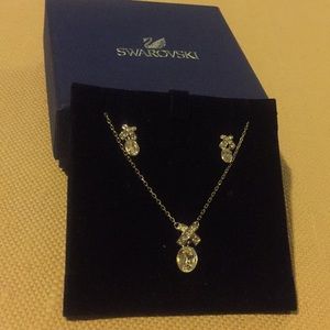 Swarovski earring & necklace set